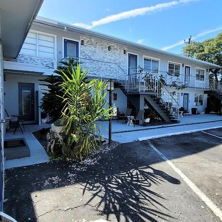 Beachway Inn Лантана Екстериор снимка