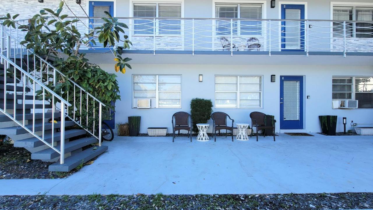 Beachway Inn Лантана Екстериор снимка