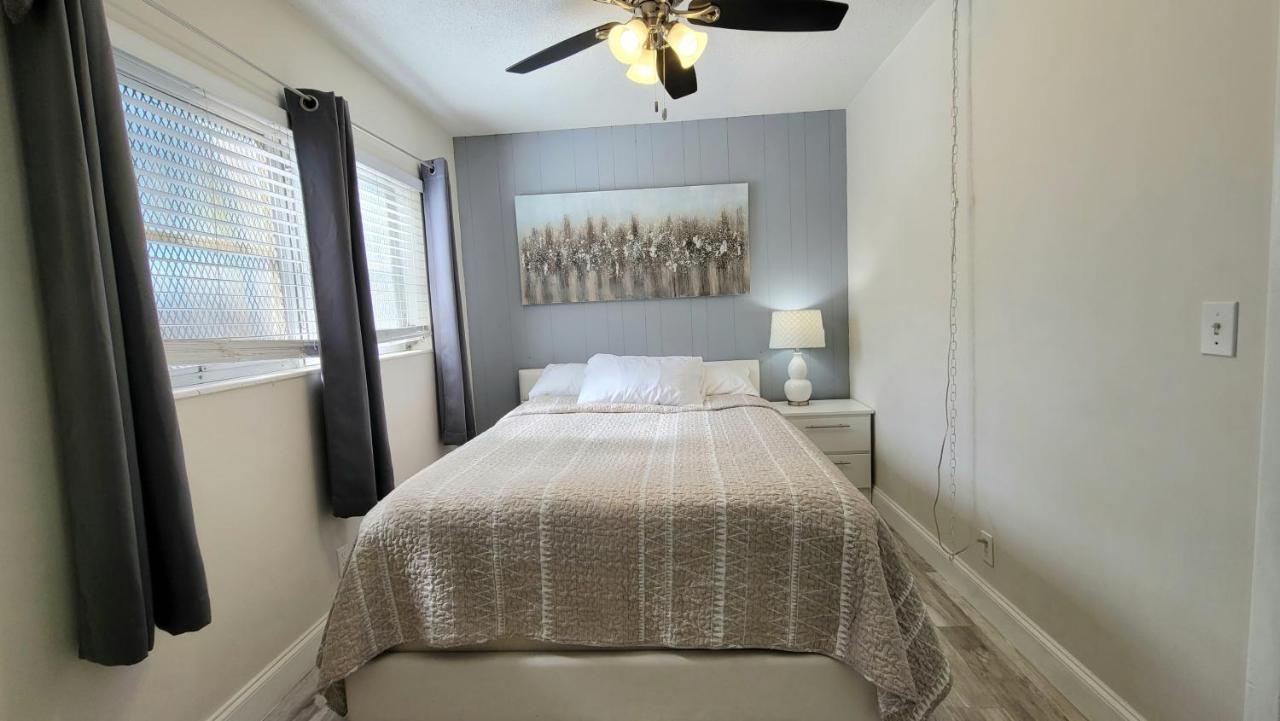 Beachway Inn Лантана Екстериор снимка