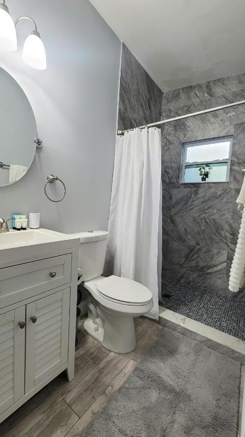 Beachway Inn Лантана Екстериор снимка