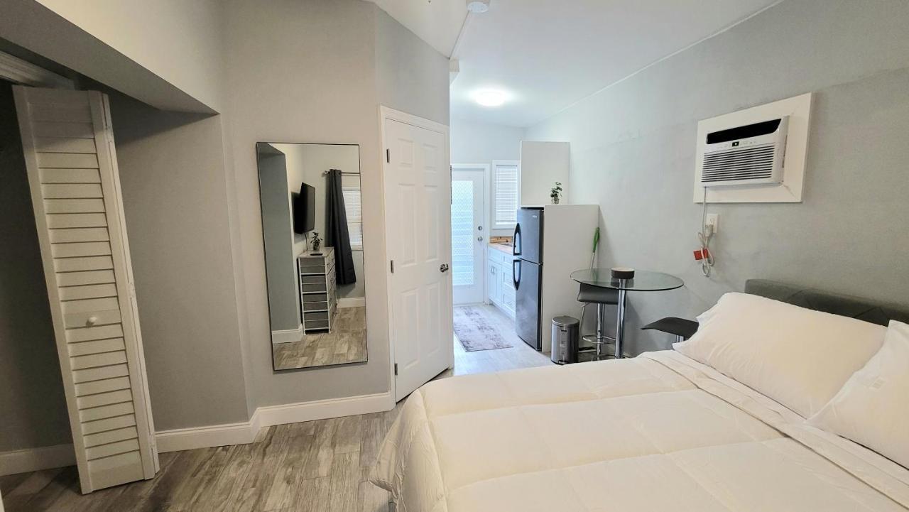 Beachway Inn Лантана Екстериор снимка