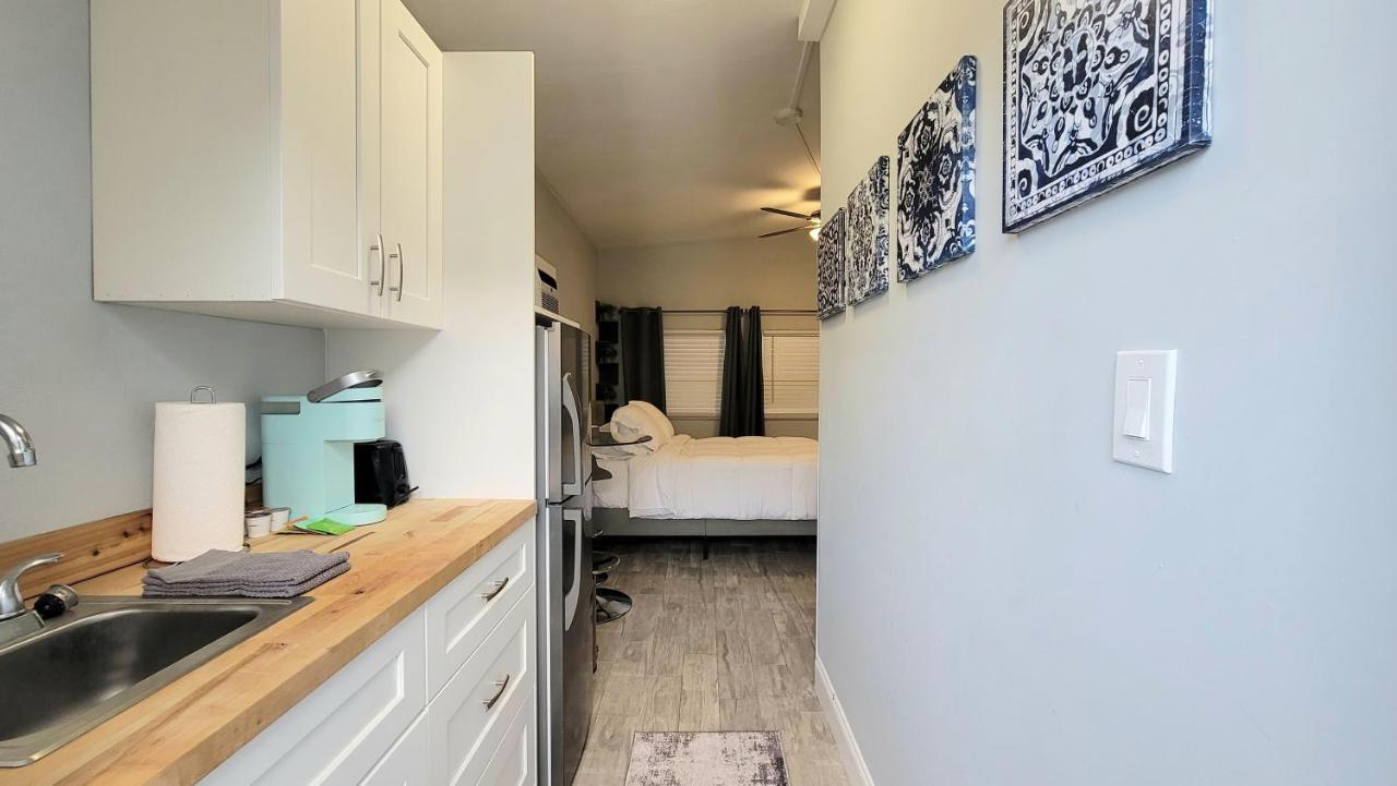 Beachway Inn Лантана Екстериор снимка
