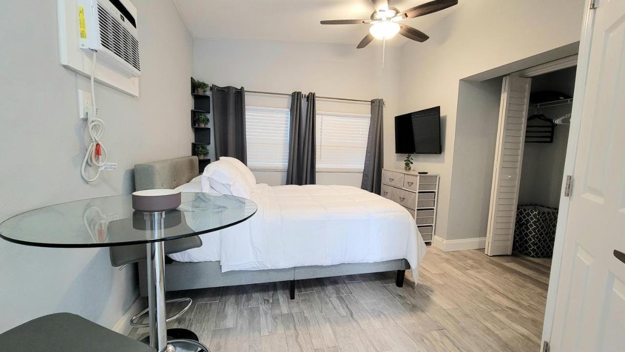 Beachway Inn Лантана Екстериор снимка
