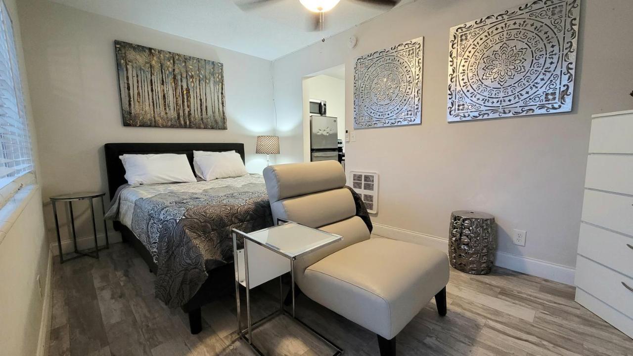 Beachway Inn Лантана Екстериор снимка